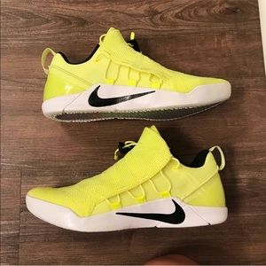 Kobe Ad nxt volt basketball shoes size 9